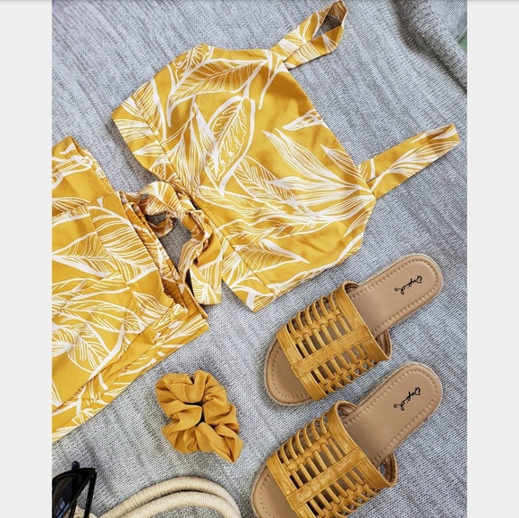 🚨//The Anita 2 piece Set// Yellow tropical print - Picture 4 of 8